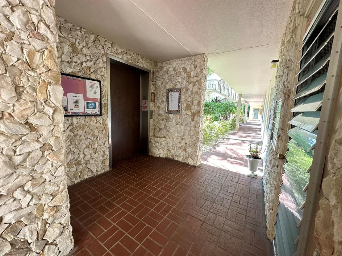 Photo of Unit E1 at 1904 Bermuda Circle