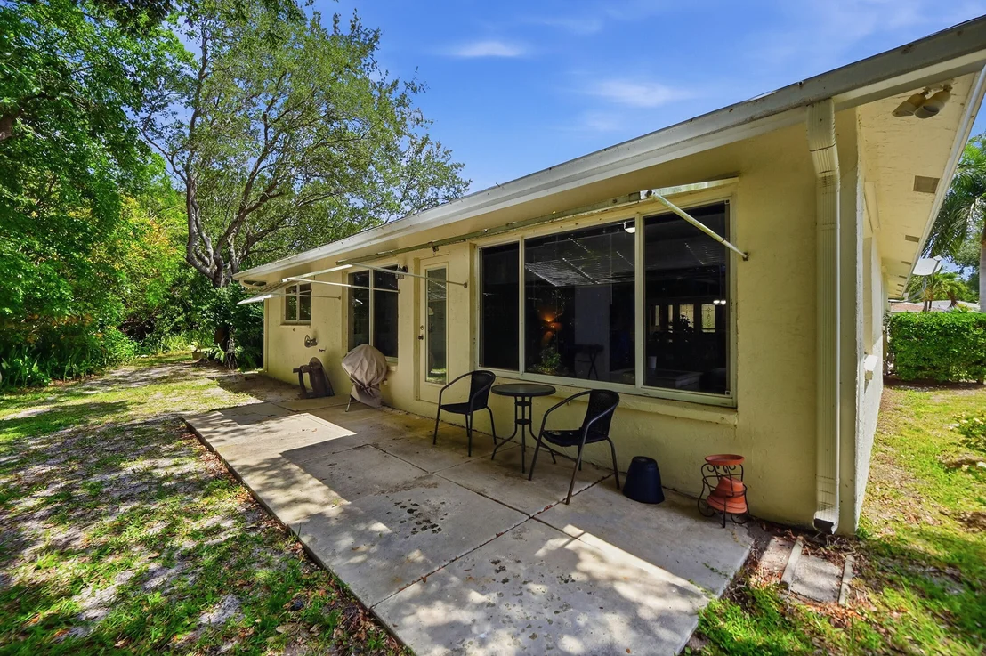 Photo of 321 Del Rio Boulevard