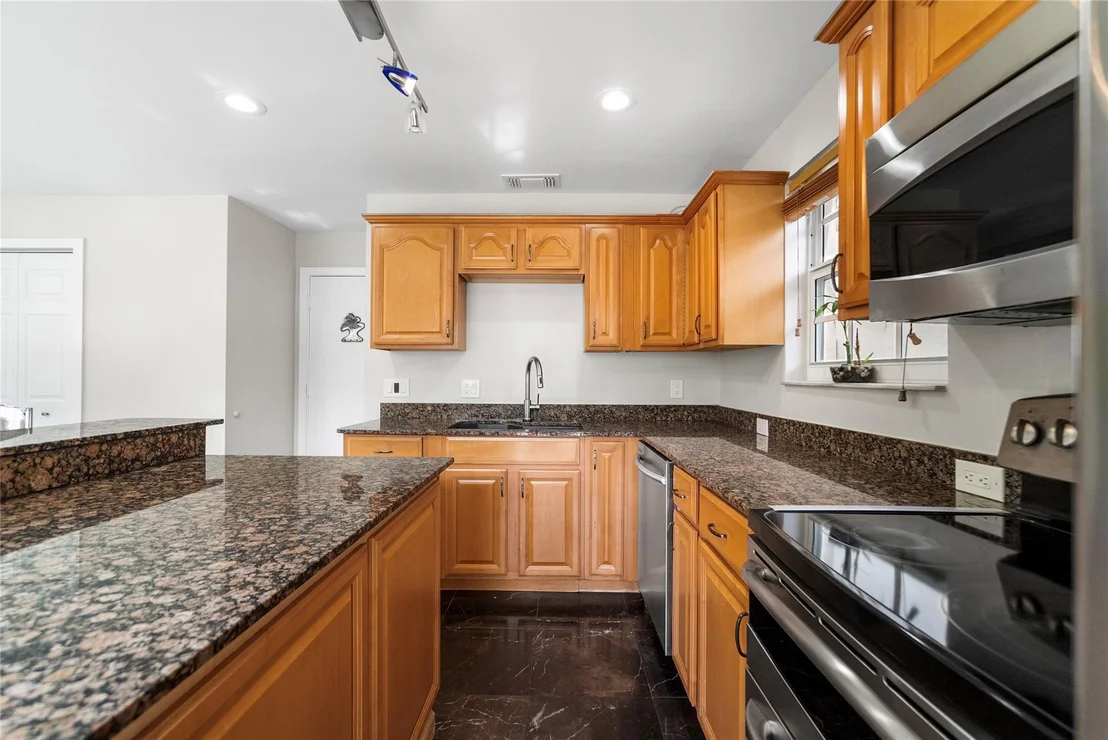 Photo of 6652 Bayfront Drive