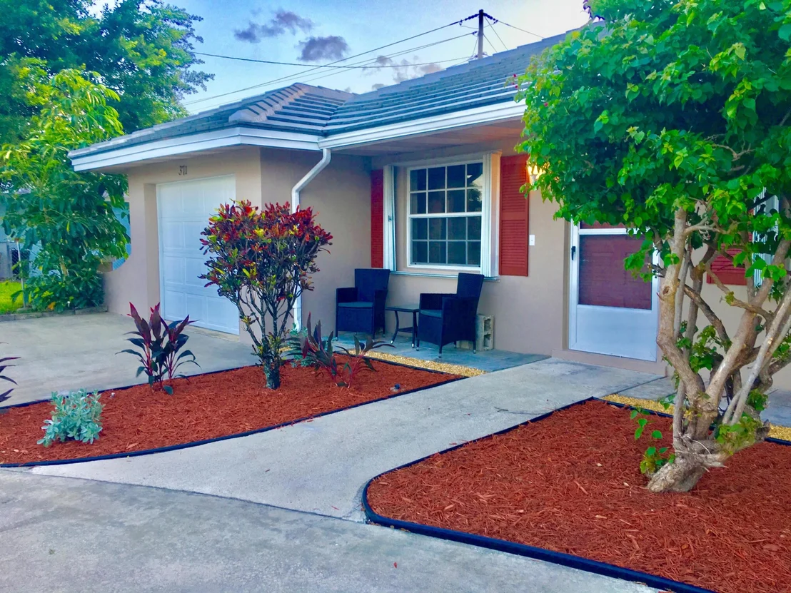 Photo of 371 Venus Avenue