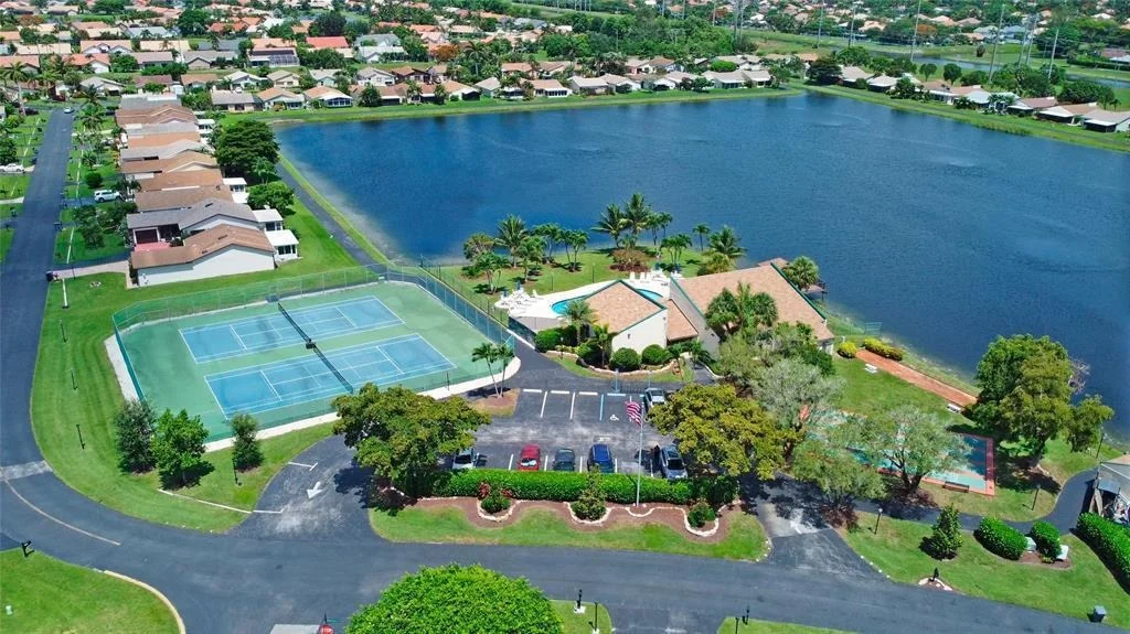 Photo of 5304 Mirror Lakes Boulevard