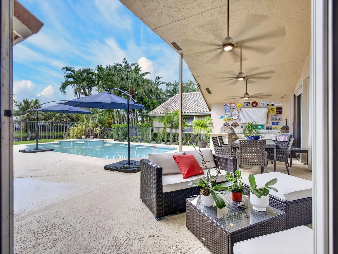 Photo of 832 WATERVIEW Drive