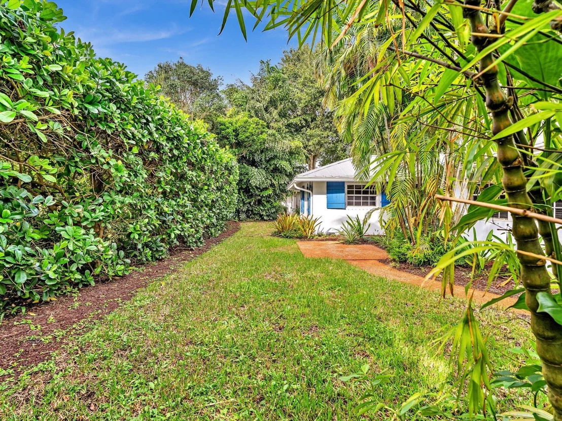 Photo of 3204 Lakeview Drive