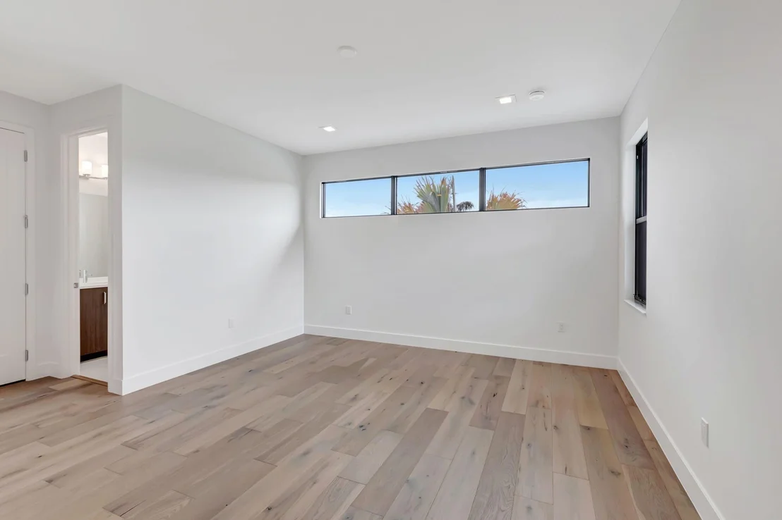 Photo of 9436 Riverside Park Drive