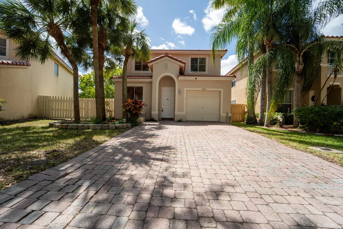 Photo of 4341 NE Lake Lucerne Circle NE