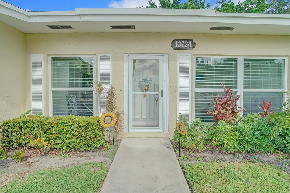 Photo of Unit B at 13734 Via Flora