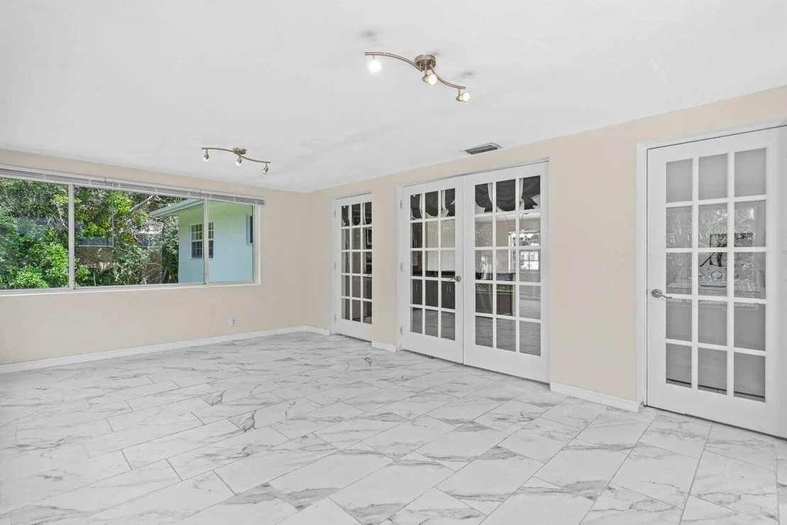 Photo of 249 NW 4th Diagonal