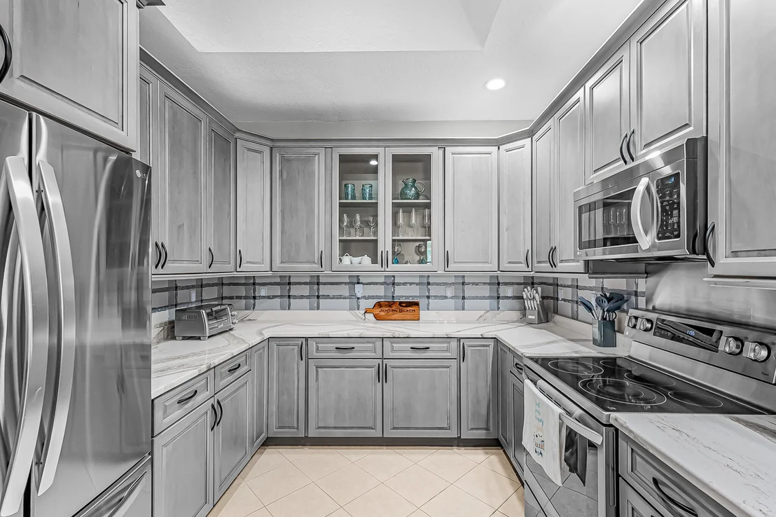 Photo of 590 NW Red Pine Way