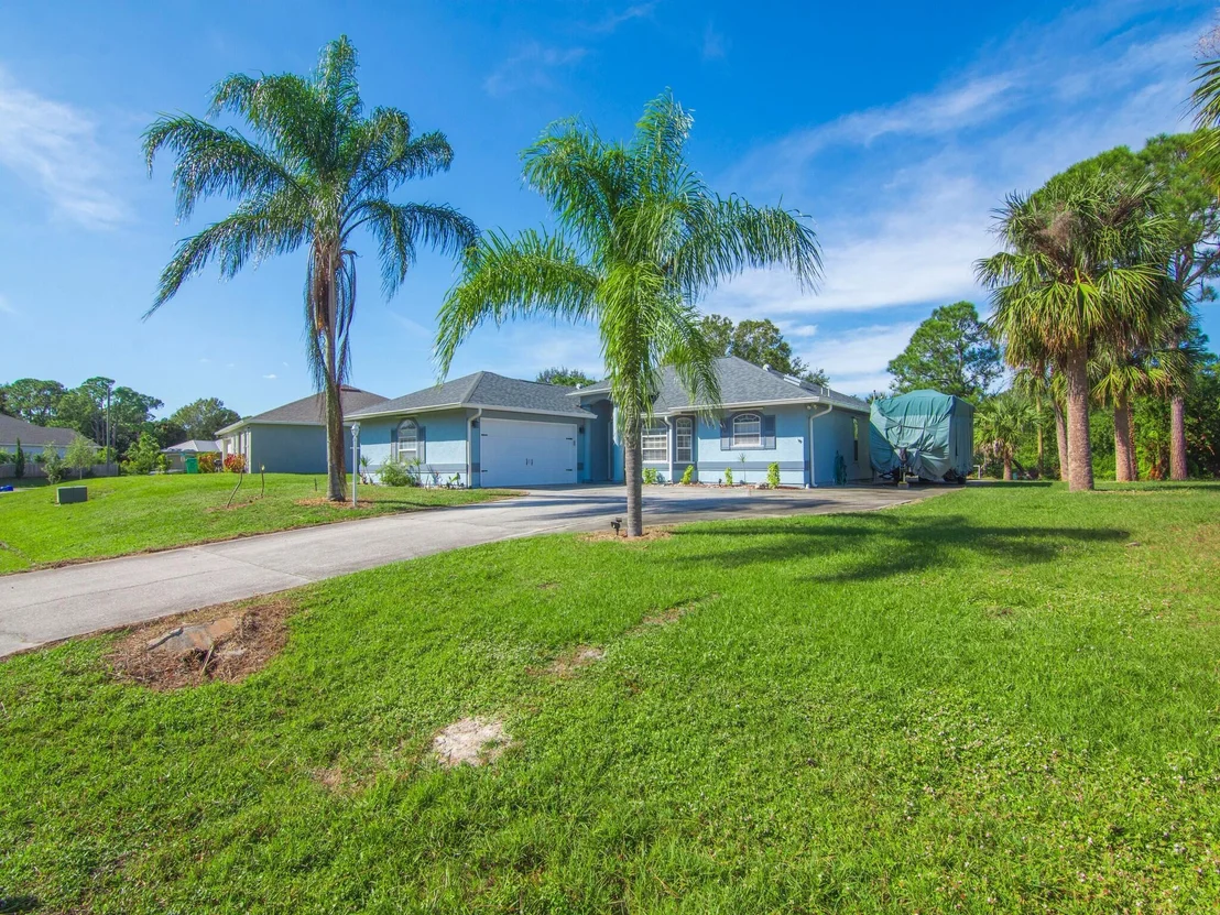 Photo of 825 Landsdowne Drive