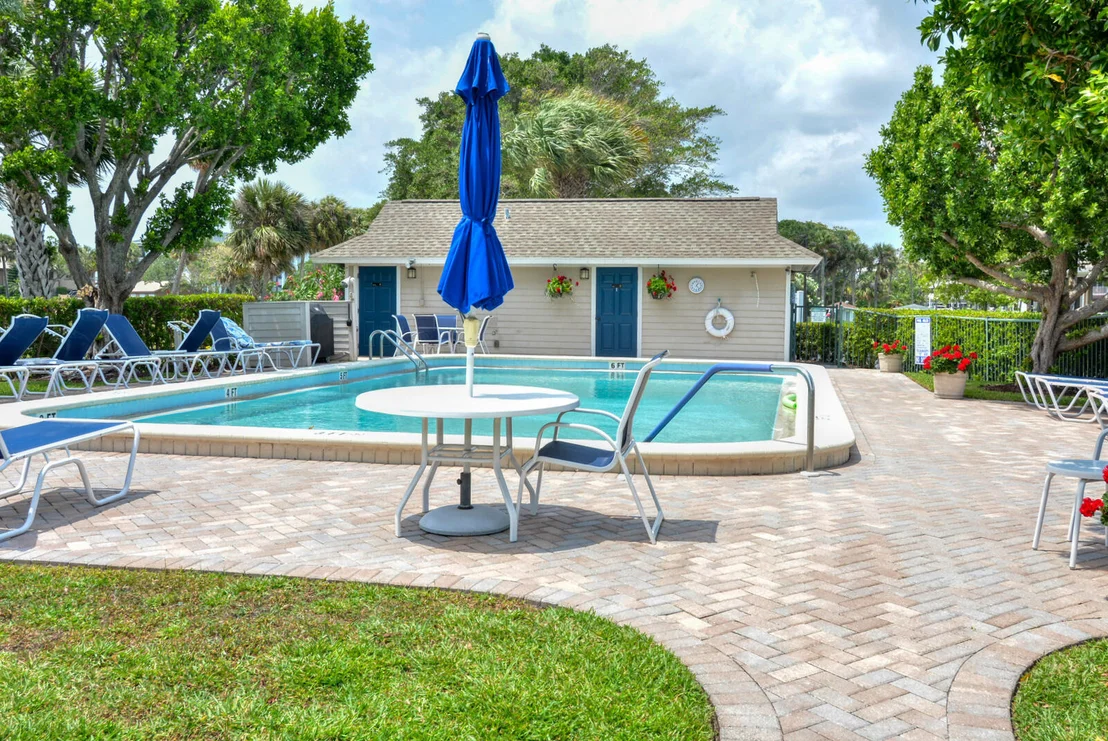 Photo of 318 NE Golfview Circle