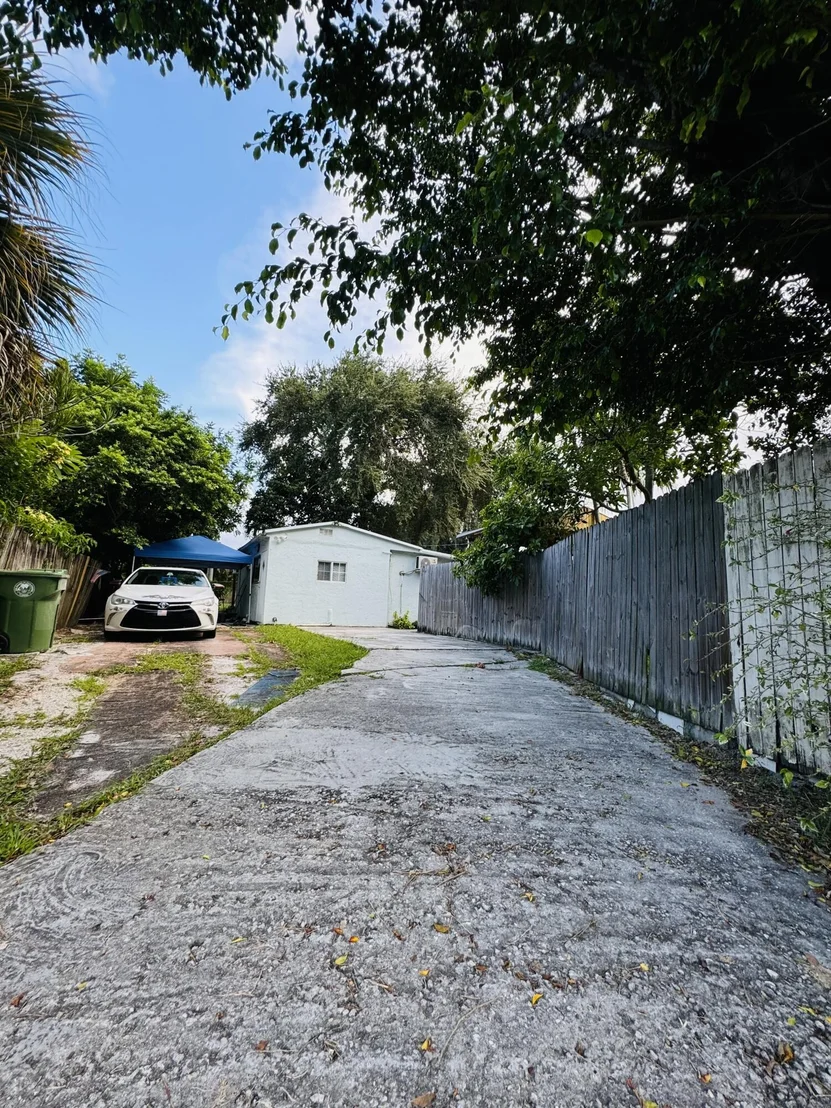 Photo of 1884 Kirk Rd