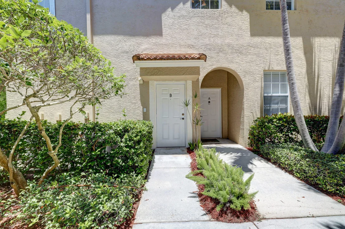 Photo of Unit B at 105 Lighthouse Circle