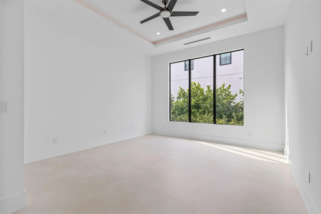 Photo of 88 W Riverside Drive