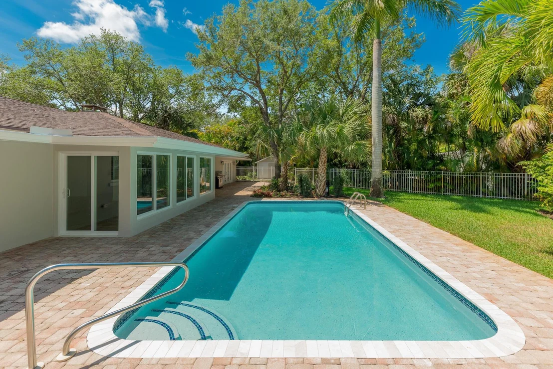 Photo of 614 SW Overlook Dr Drive