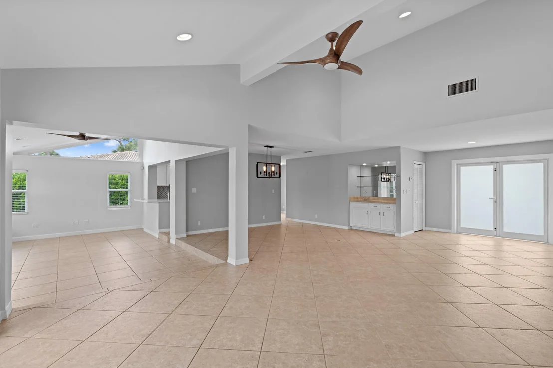 Photo of 925 Foxpointe Circle