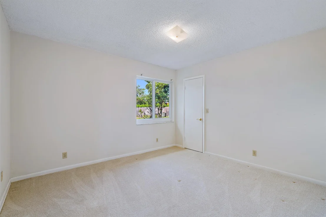 Photo of 19359 Gulfstream Drive