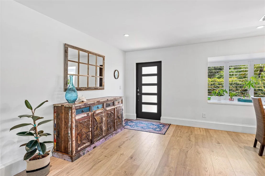 Photo of 2530 NE 48th Street