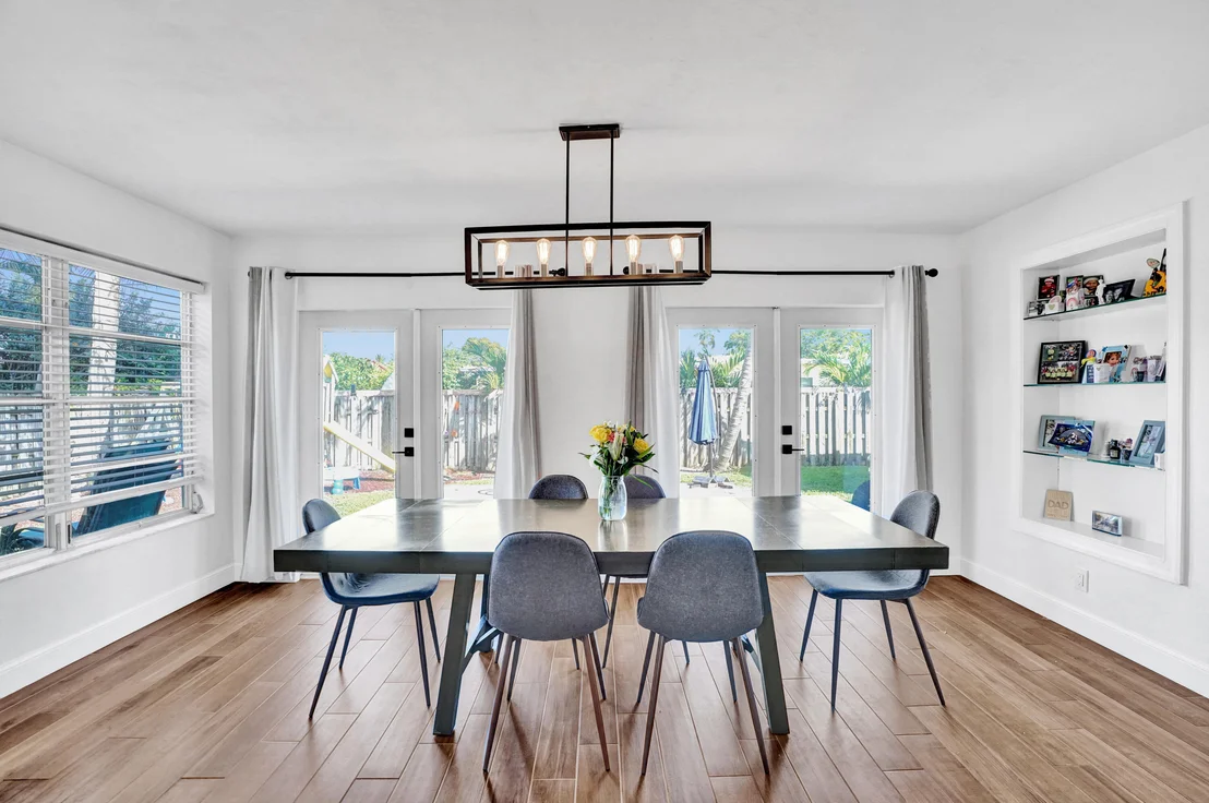 Photo of 825 SE 16th Place