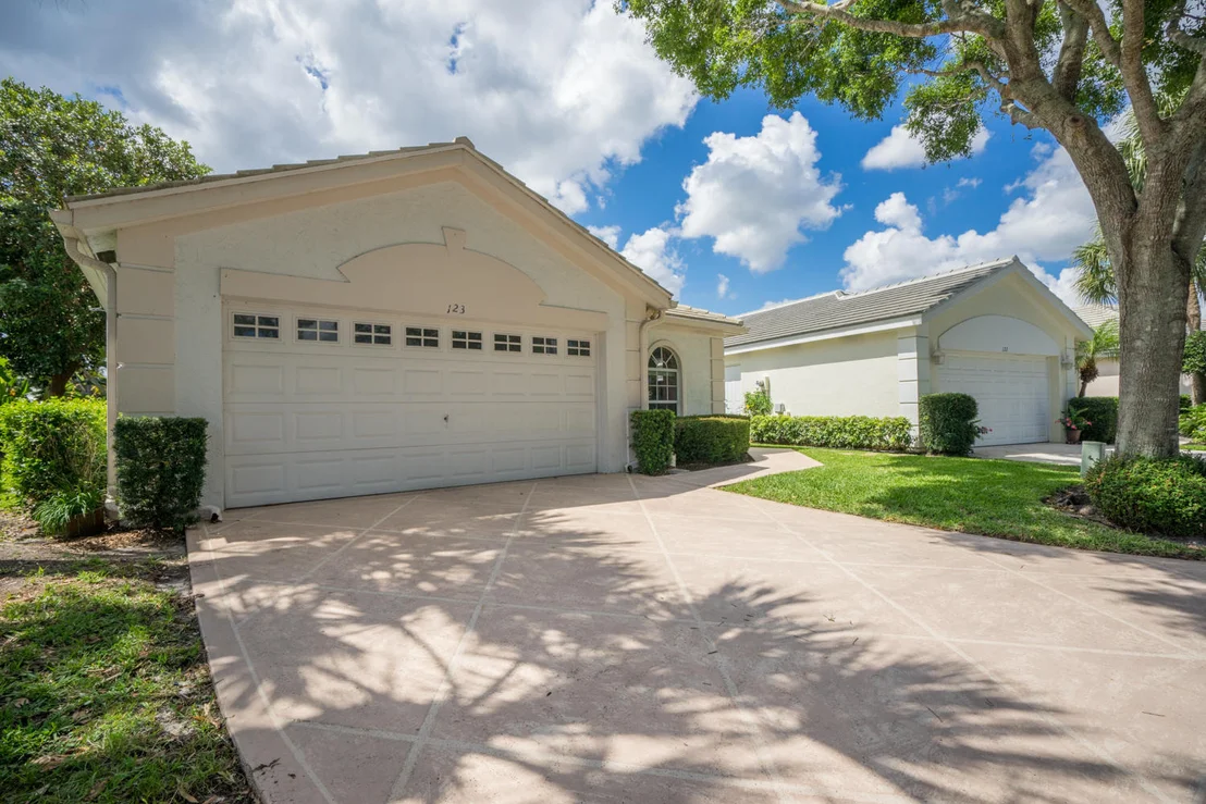 Photo of 123 Harbor Lake Circle