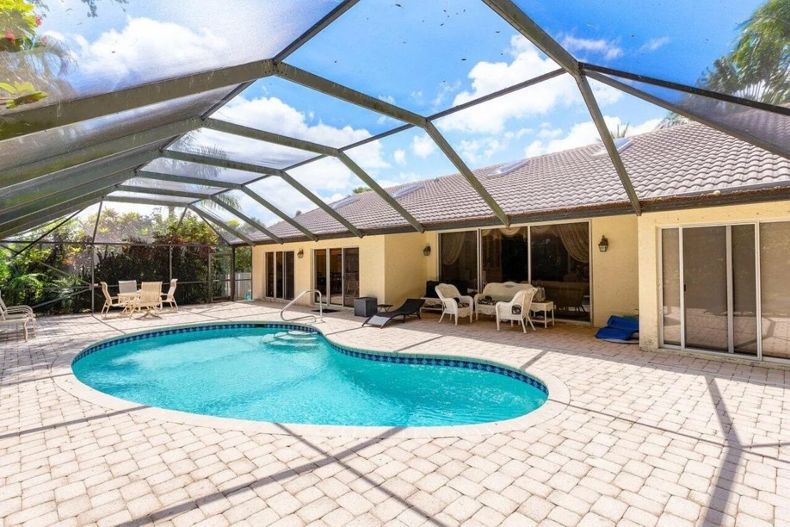 Photo of 4590 Live Oak Boulevard