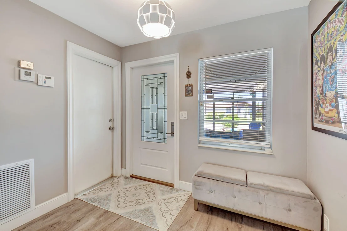 Photo of 6122 Overland Place