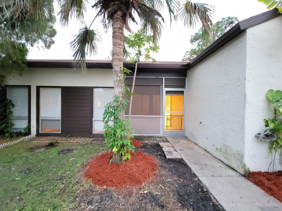 Photo of Unit 1A at 4607 SE Binnacle Way