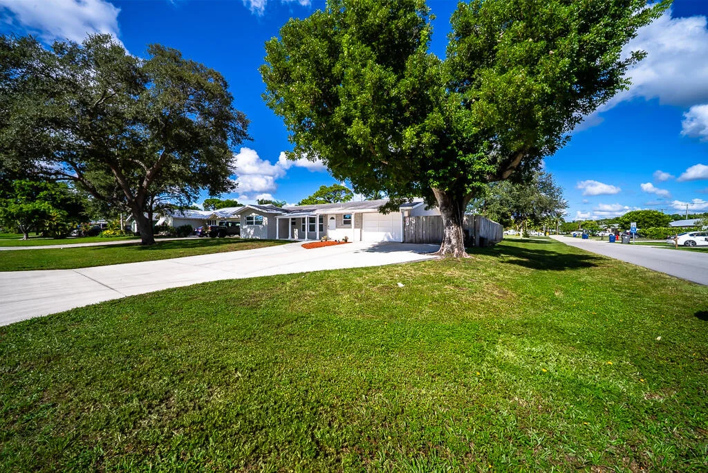 Photo of 425 Erie Drive