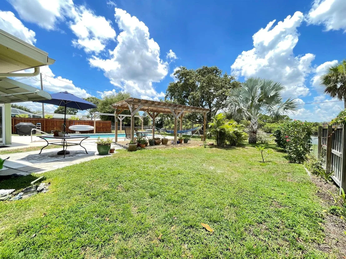 Photo of 886 Schumann Drive