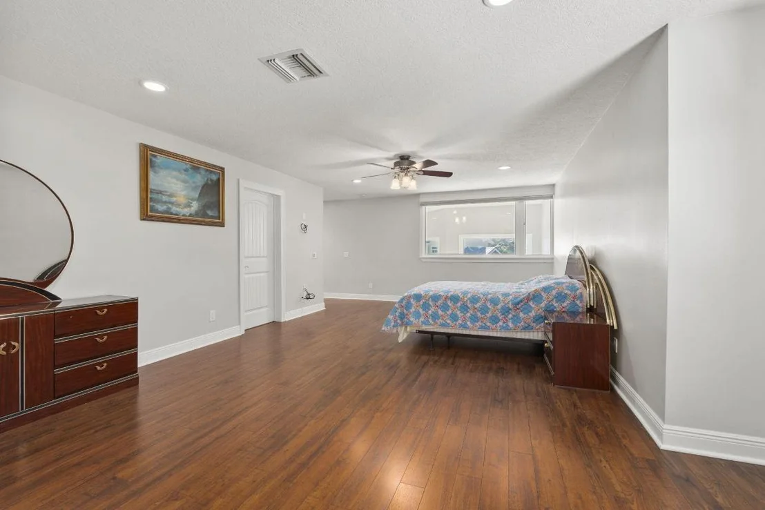 Photo of 1911 Surfside Drive