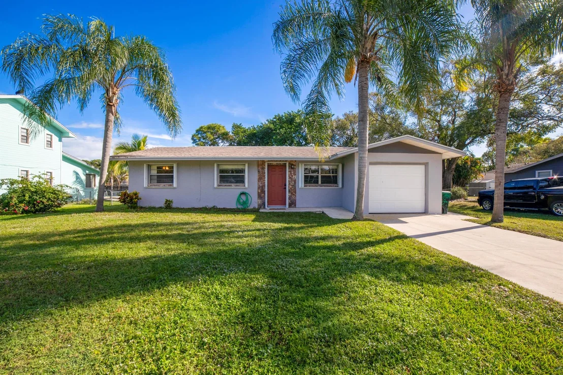 Photo of 6008 Palm Drive