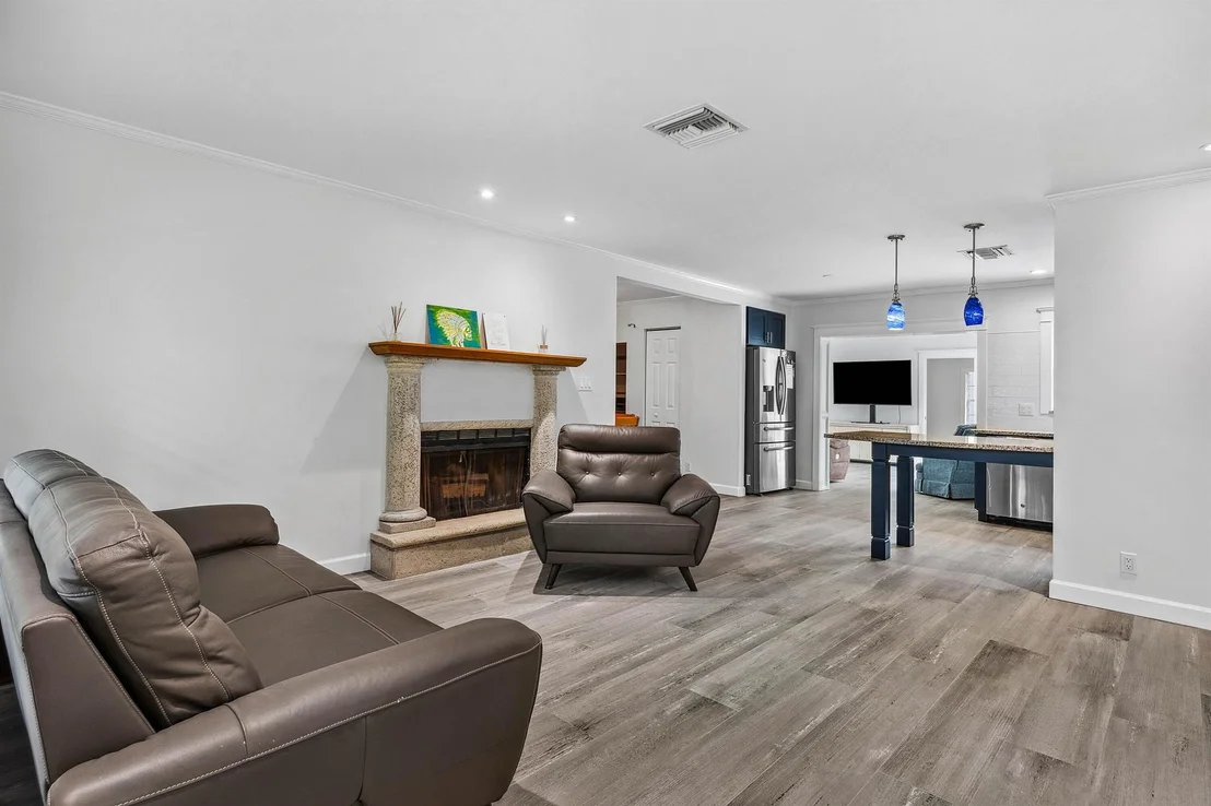 Photo of 165 Lakeside Drive
