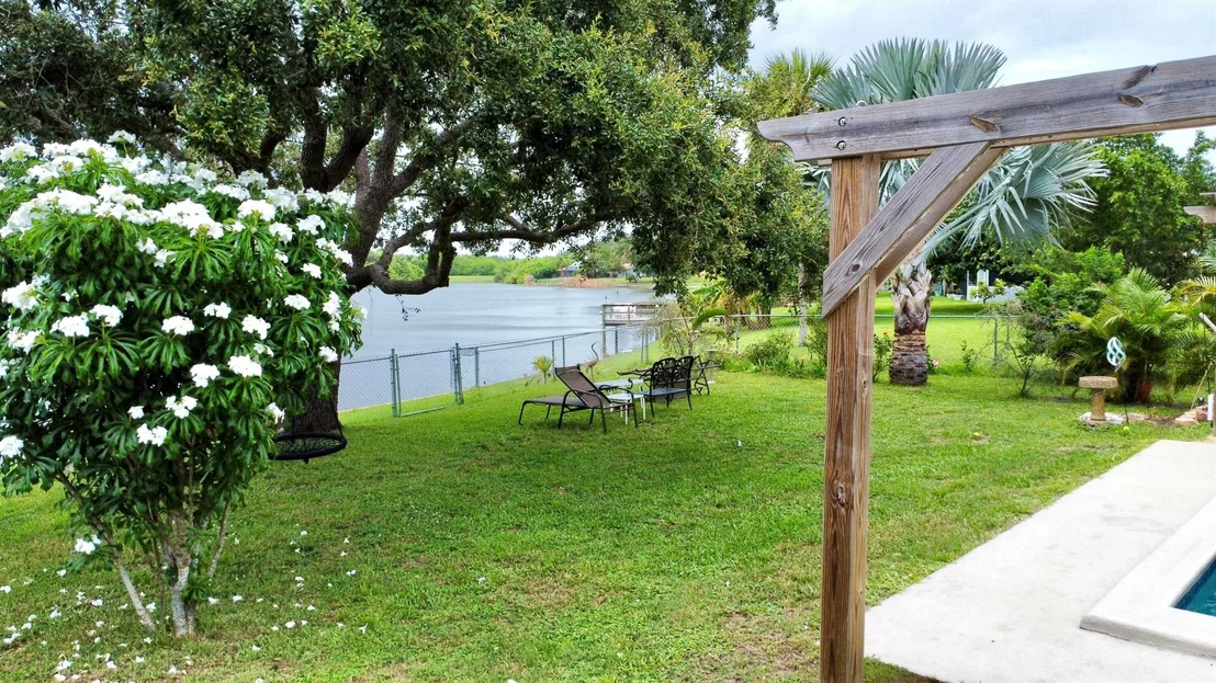 Photo of 886 Schumann Drive