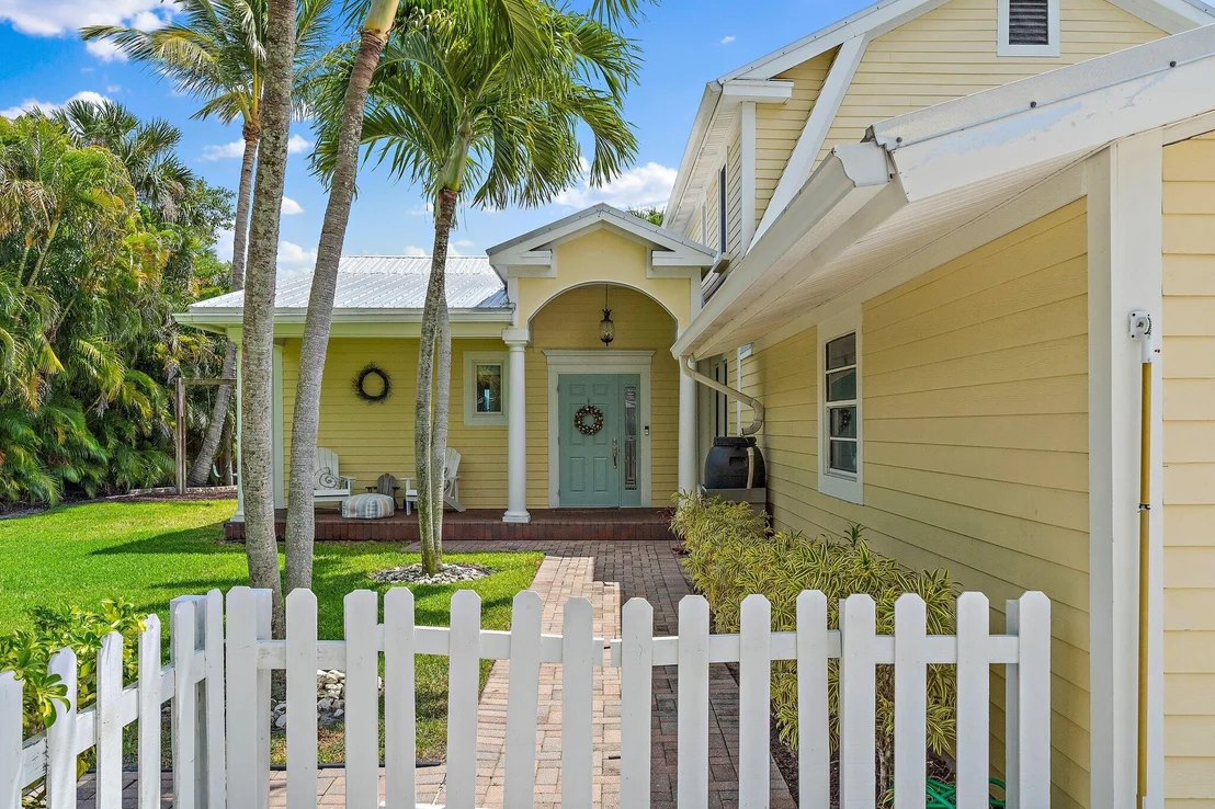 Photo of 715 Warren Drive