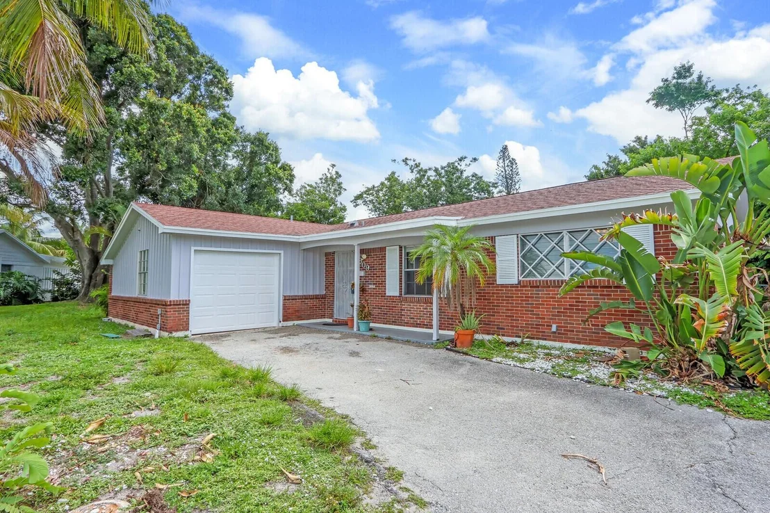 Photo of 809 Poplar Drive