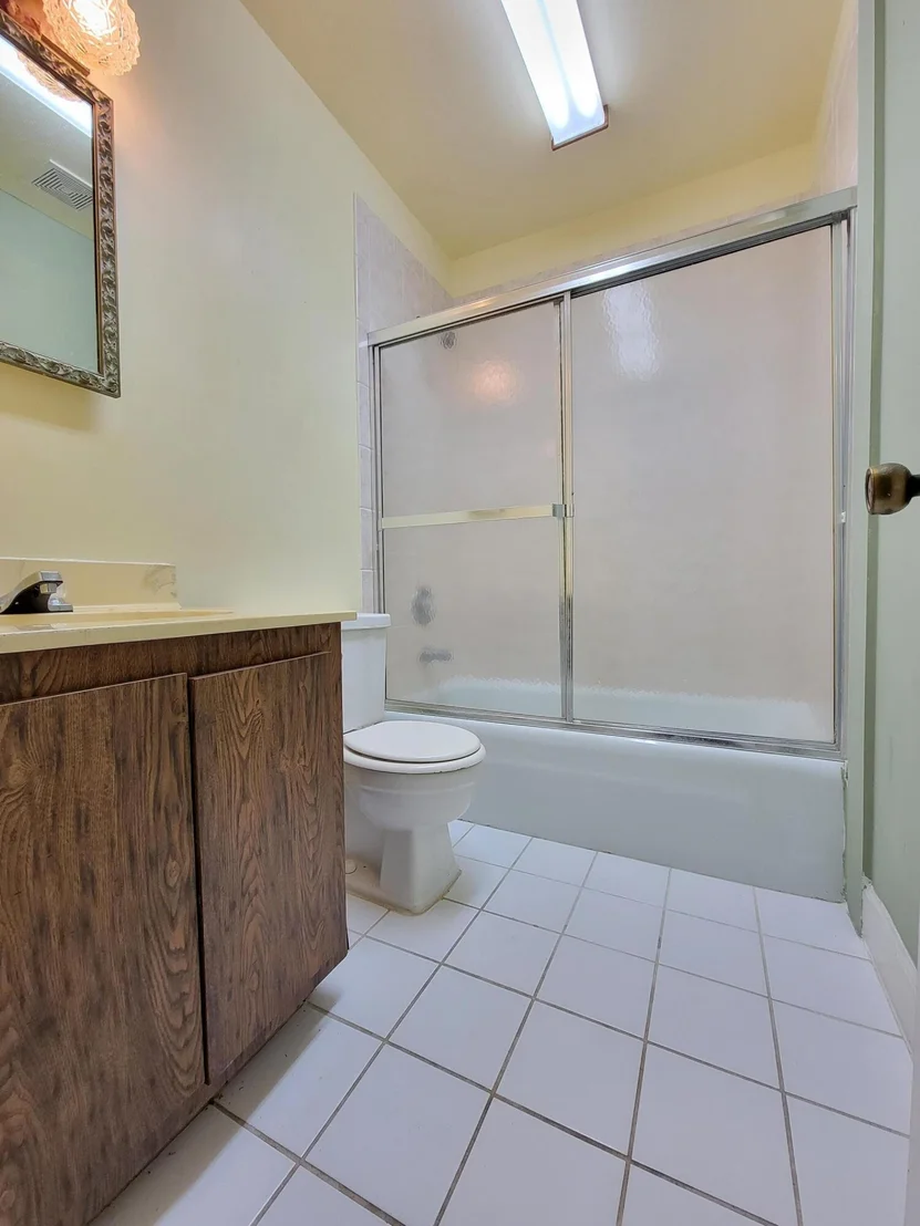 Photo of Unit 1A at 4607 SE Binnacle Way