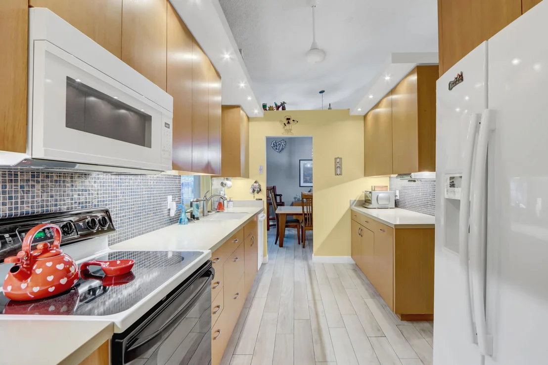 Photo of 801 NW 8th Way