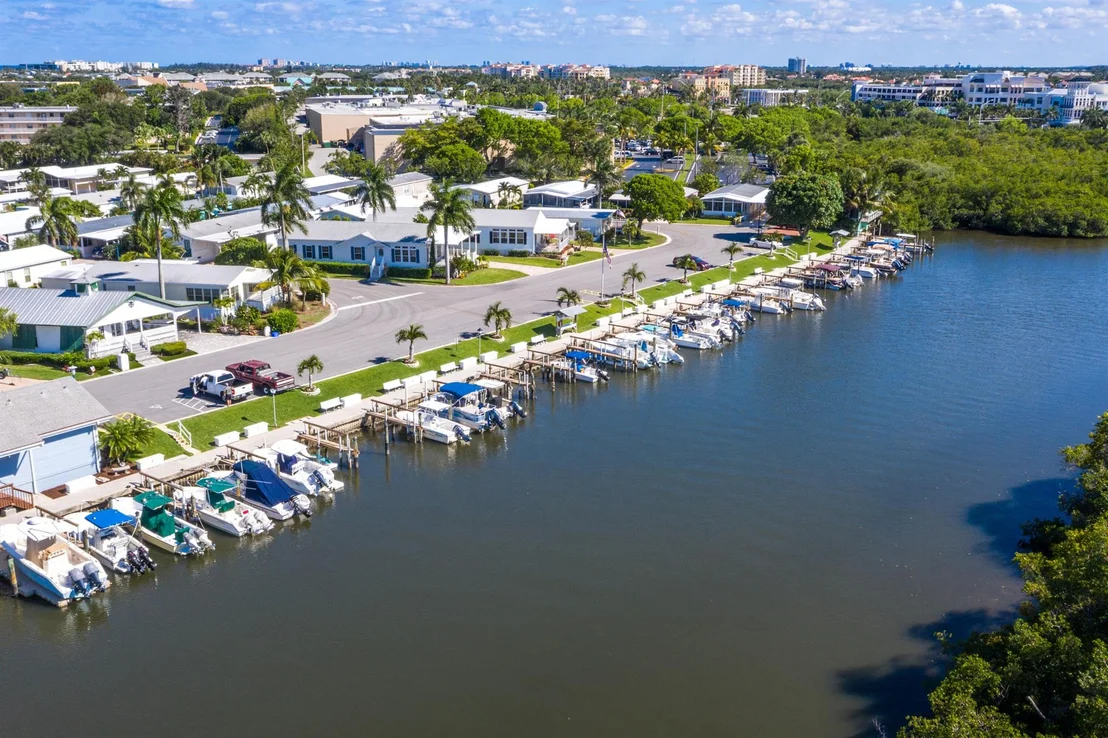 Photo of Unit 31 at 400 N A1a