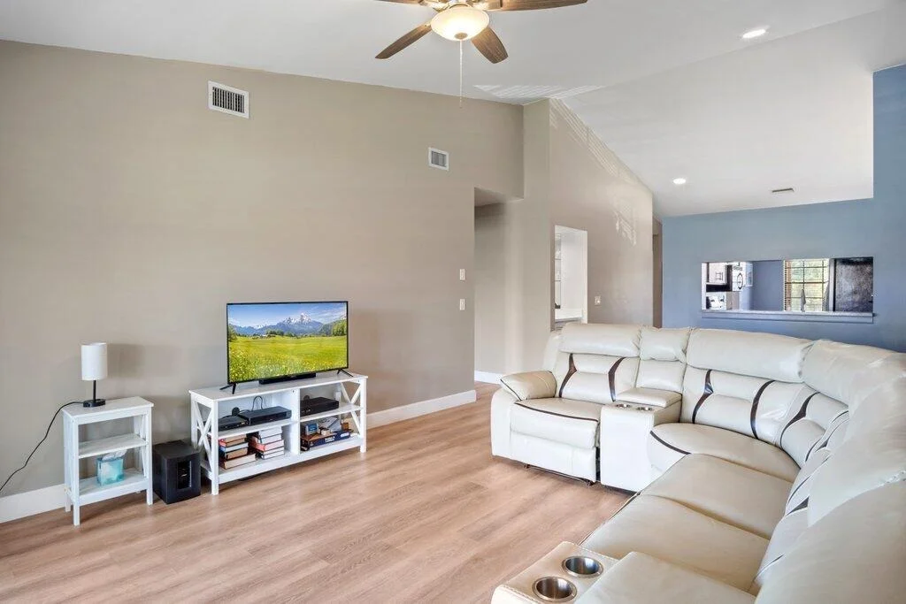 Photo of Unit B at 1402 Pinecrest Circle