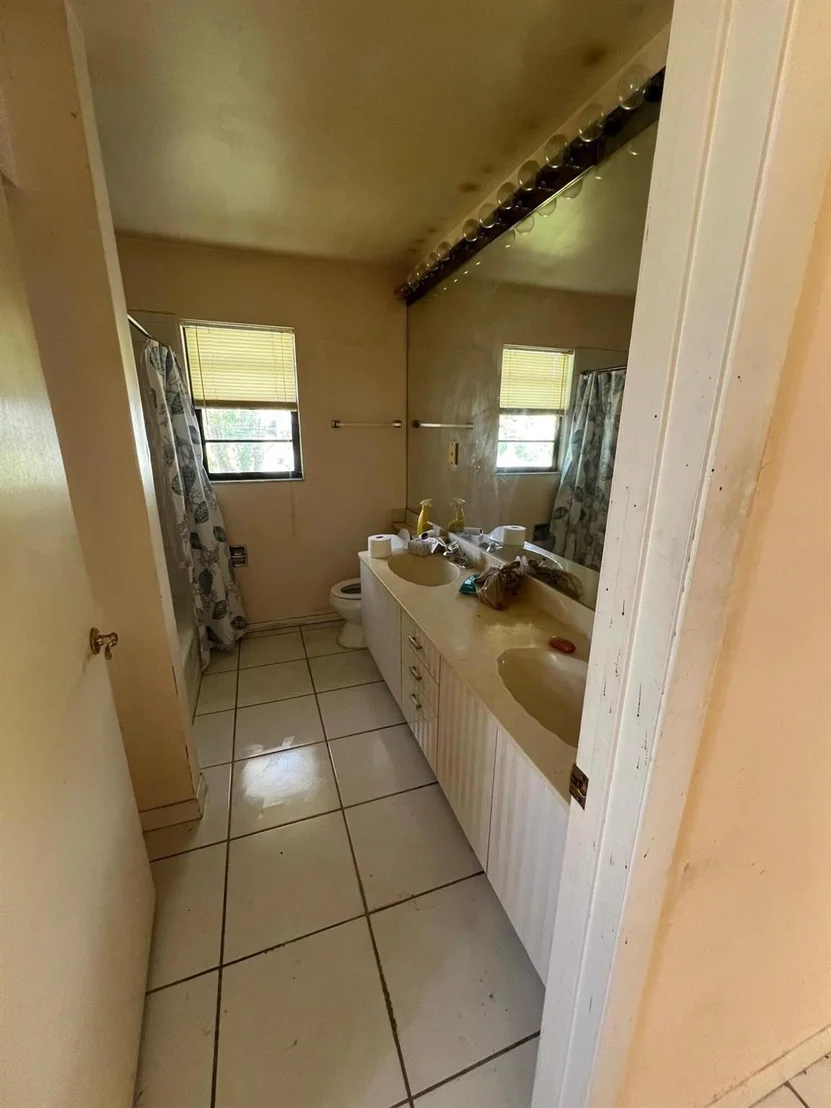 Photo of 702 Enfield Road