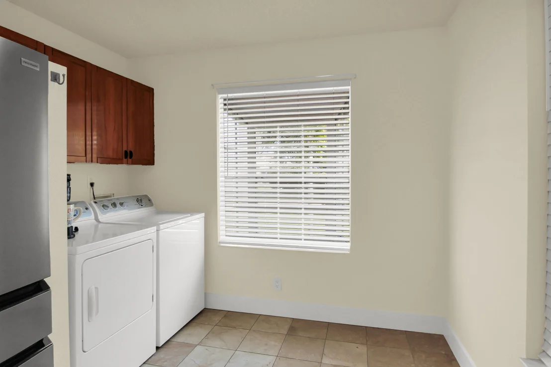 Photo of 4692 LAKESIDE Circle