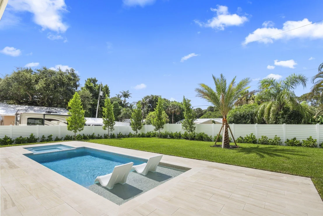 Photo of 2384 WINDSOR Road