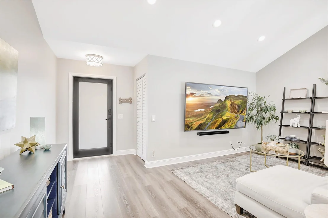 Photo of 2083 Augusta