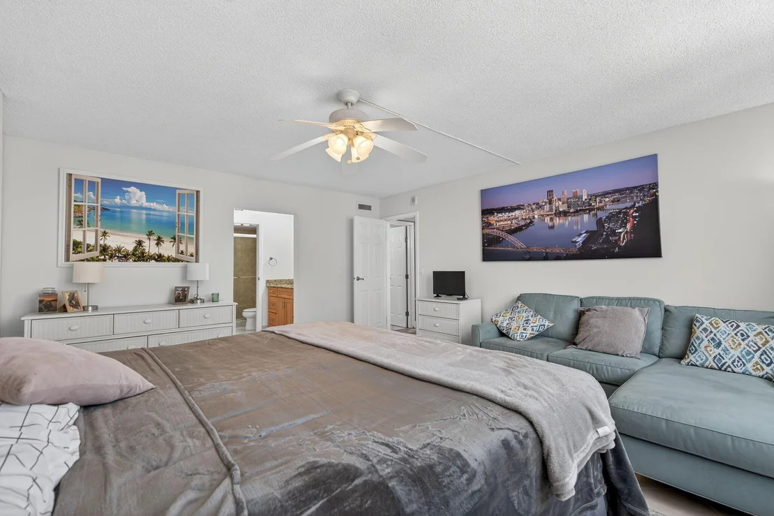 Photo of Unit 607 at 5440 N Ocean Drive