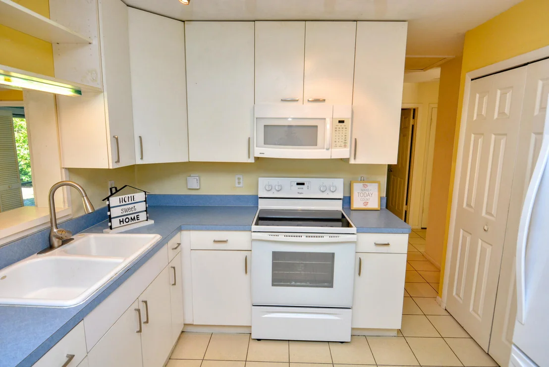 Photo of 2359 NW Sunset Boulevard