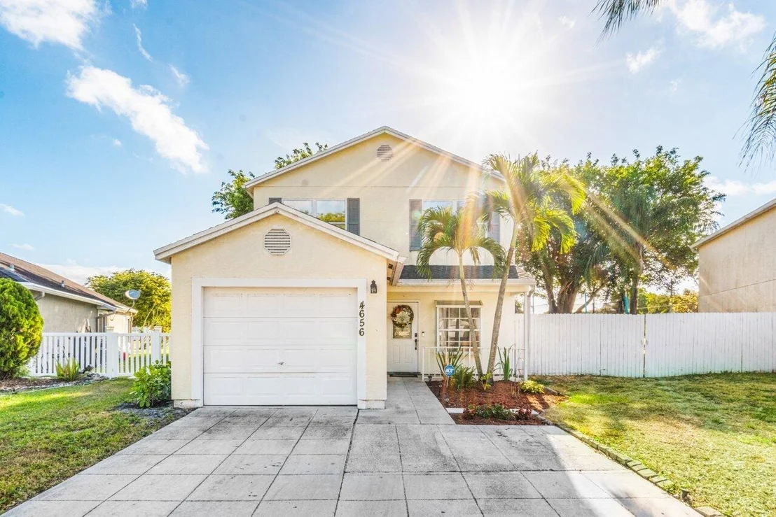 Photo of 4656 Lakeside Circle