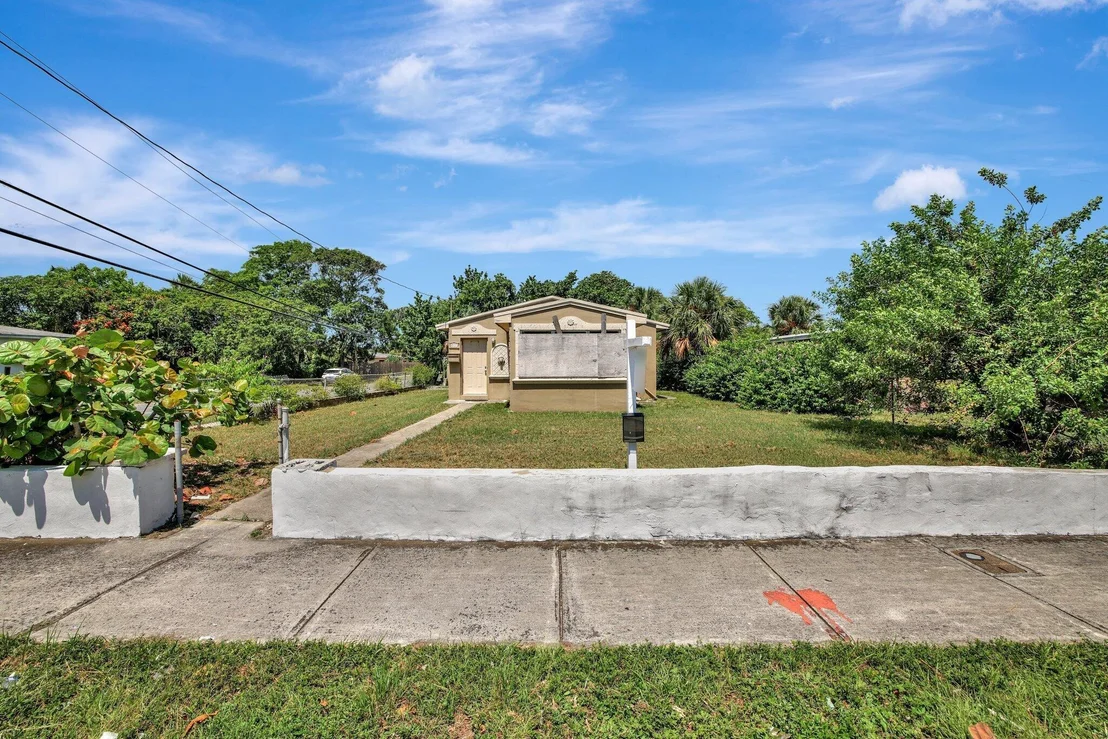 Photo of 601 NW 9th Avenue