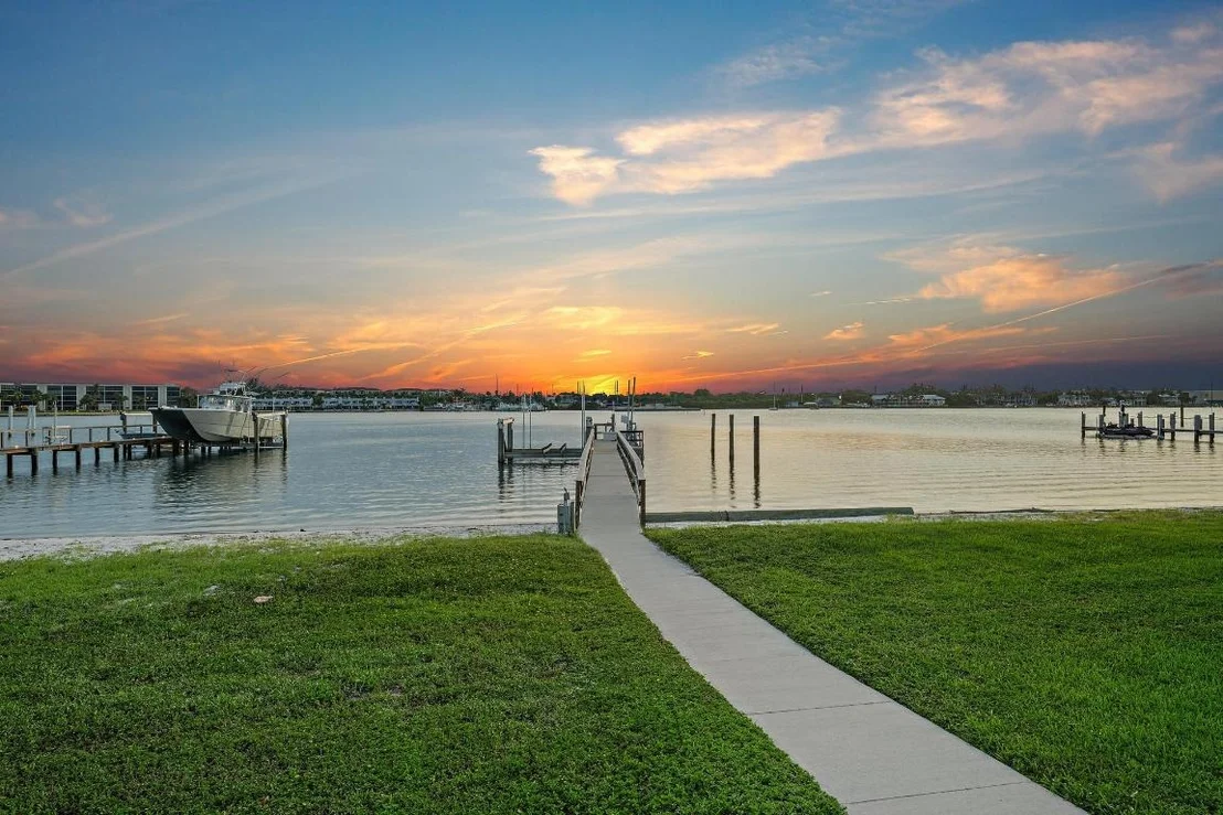 Photo of 613 S Beach Road