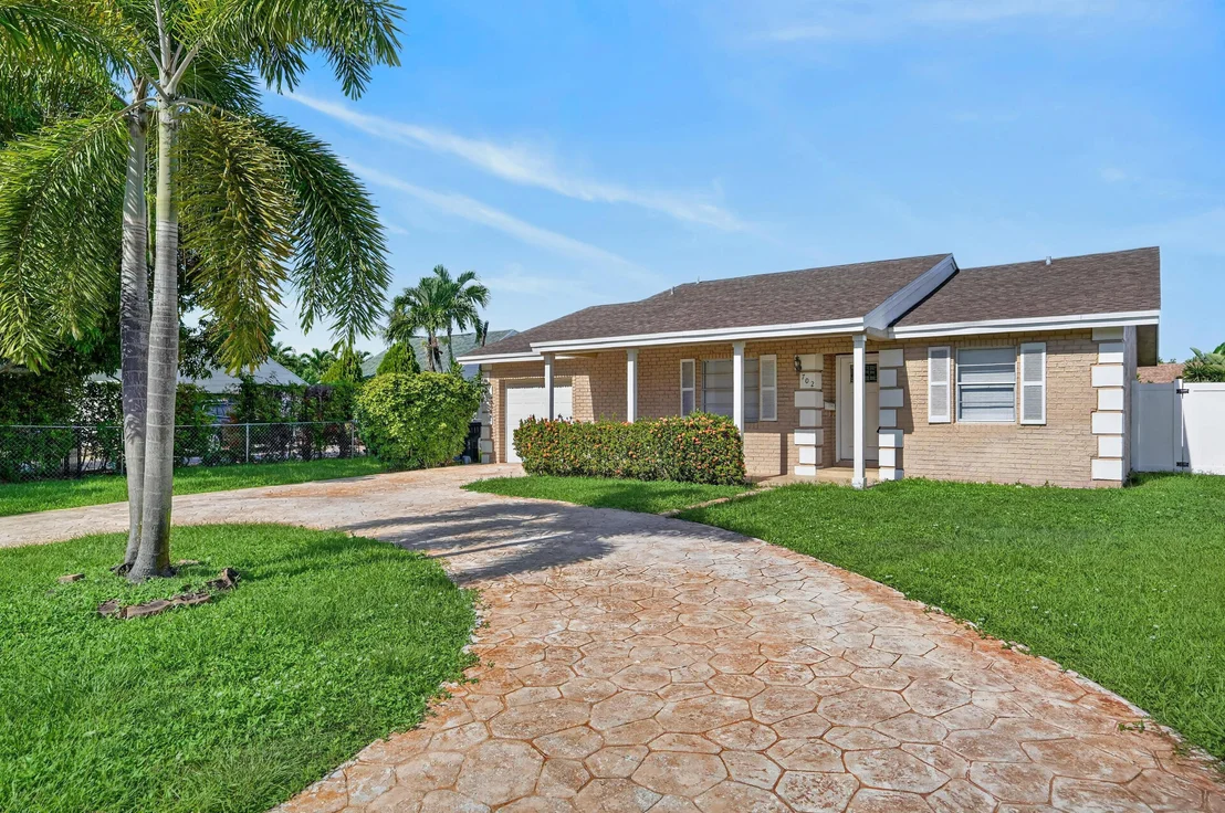 Photo of 702 PLACE TAVANT
