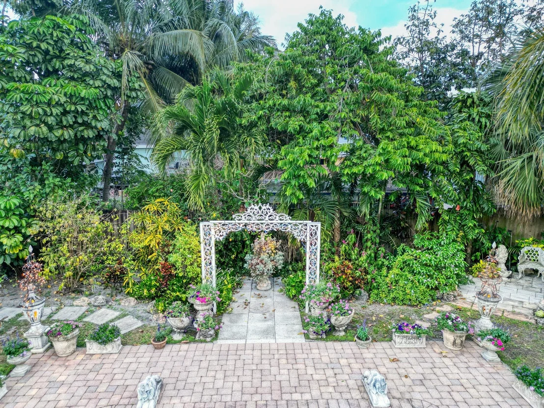 Photo of 910 Sylvan Lane