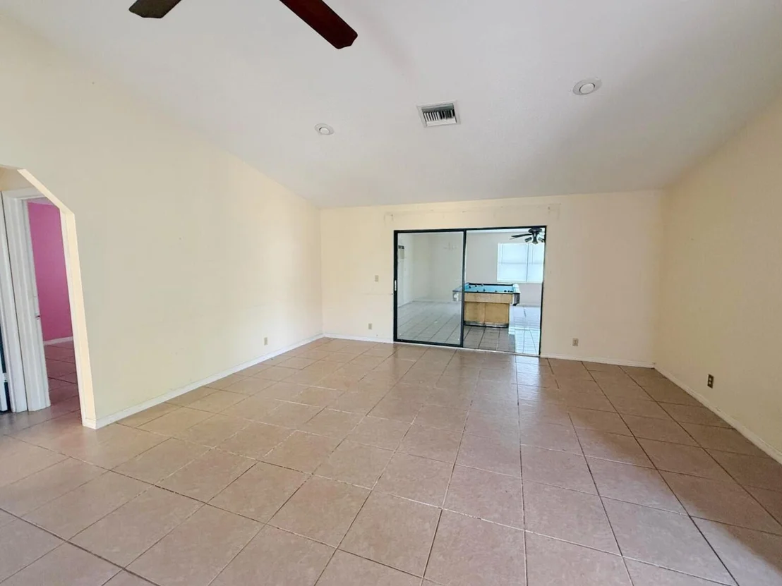 Photo of 2361 SE 27th Street